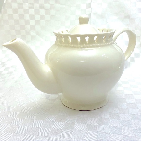 I. Godinger & Co. vintage round ivory teapot - Picture 1 of 10